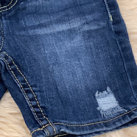 Levi’s Red Tab Ripped Jean Blue Shorts Toddler in Size 24M - Picture 2 of 5